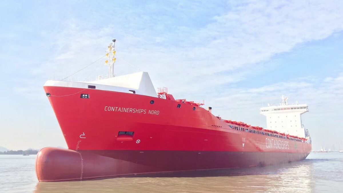 Containerships has performed its first simultaneous operations (SIMOPS) bunkering