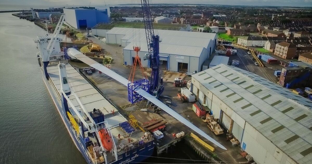 World&rsquo;s longest wind turbine blade arrives in UK