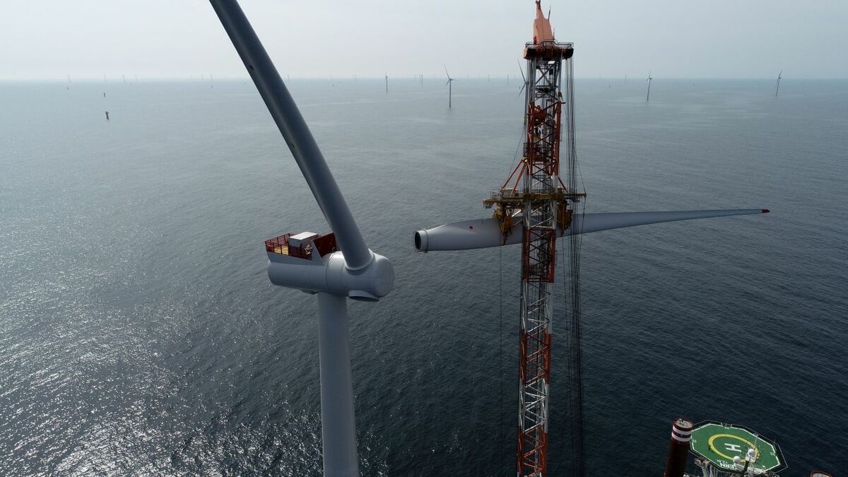 Final turbine installed on world&rsquo;s largest offshore windfarm