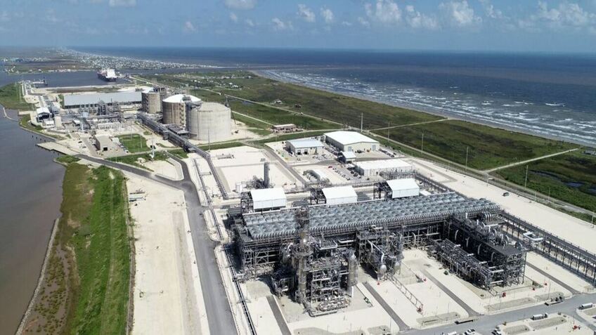 Freeport LNG brings third LNG tank back online for first time since 2022 fire