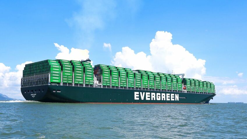 Correction: Evergreen Marine adjusts pricing for five 24,000-TEU LNG dual-fuel mega box ships