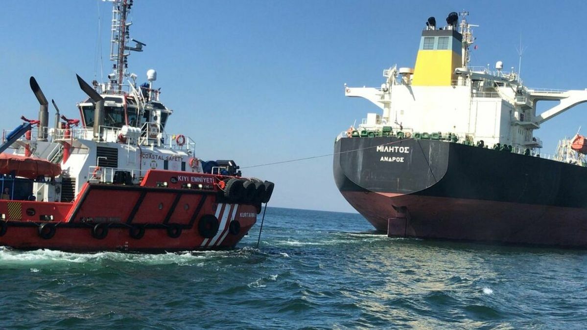 Riviera - News Content Hub - Salvors Mobilised To Grounded And Capsized 