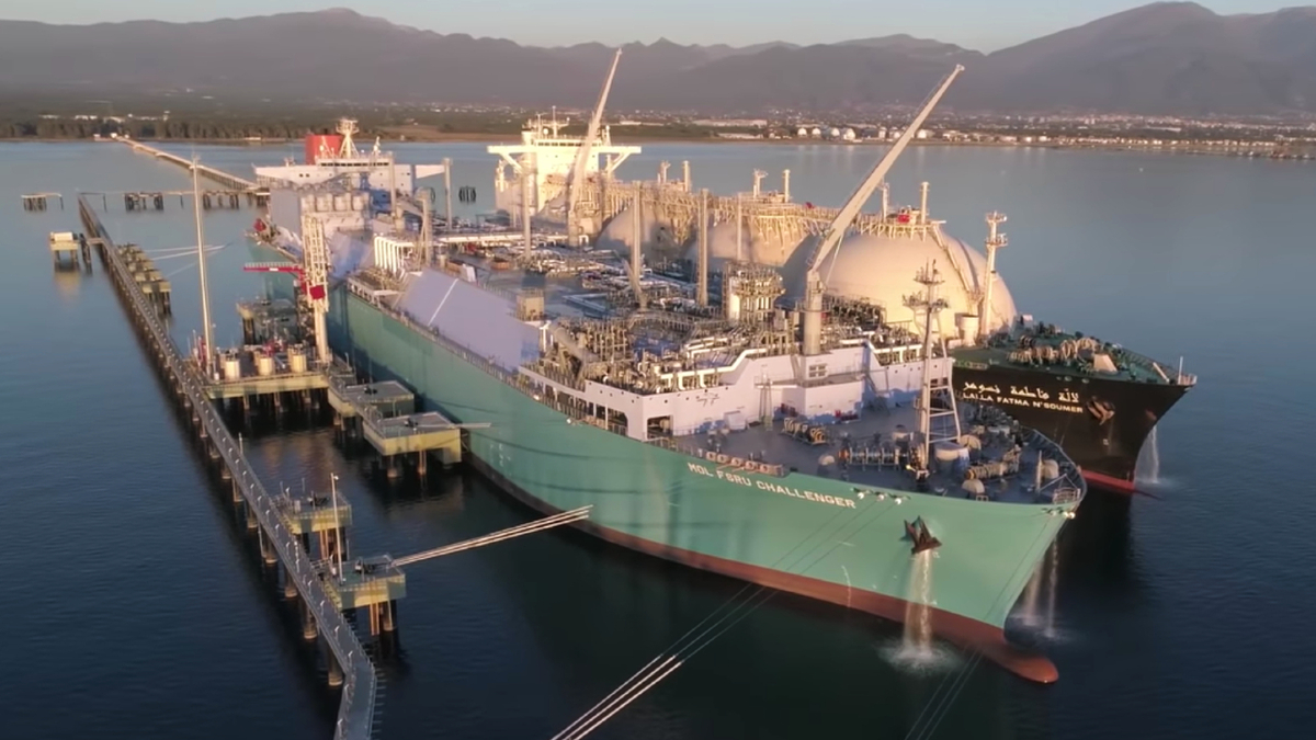 Tanker 'LNG Croatia' sutra stiže u Rijeku MOL_Challenger_FSRU