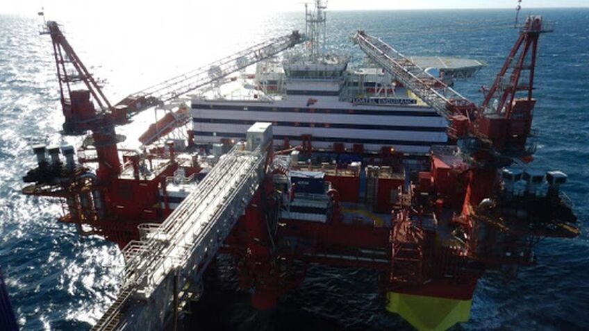 Floatel secures contracts, sells accommodation vessel 