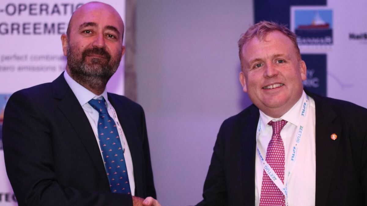 Ali Gurun (Sanmar- left) and Geir Bj&oslash;rkeli (Corvus) sign agreement (source: Riviera Maritime Media)