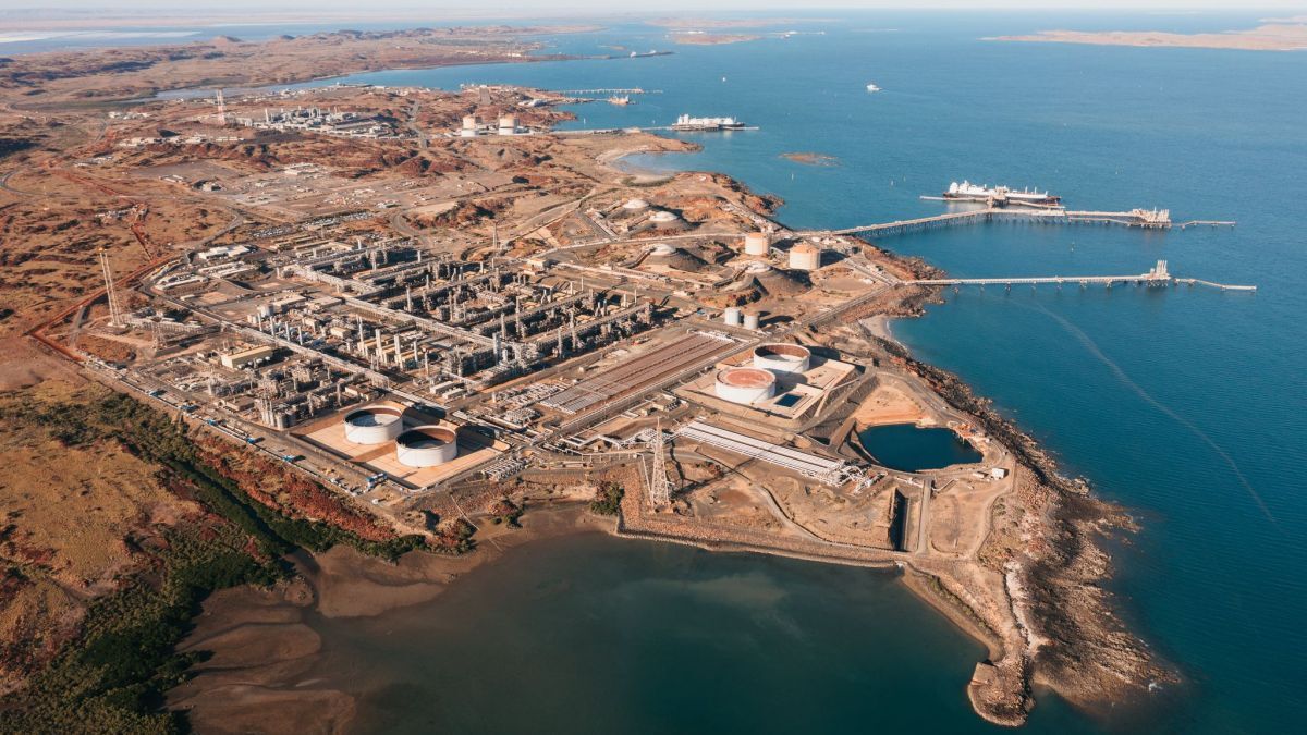 Riviera - News Content Hub - Svitzer wins Australian LNG terminal ...
