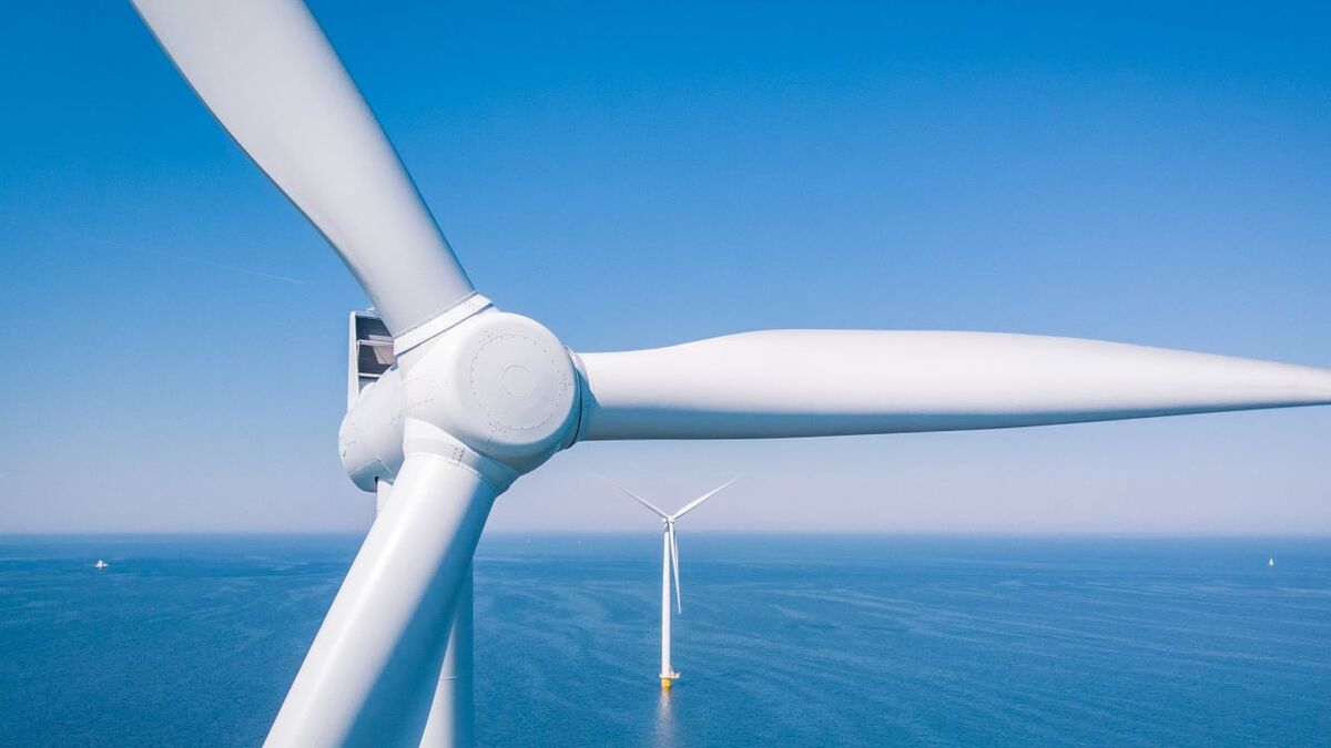 Tua bin gió ngoài khơi (1) cropped.jpg