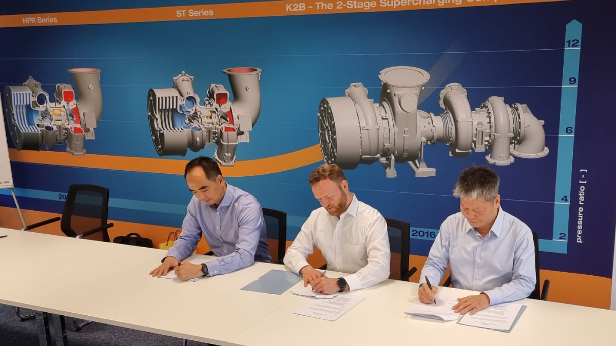 At signing ceremony for launch of TruCare were (left to right): Dr David Low, ARTC, Dr Roman Drozdowski, Kompressorenbau Bannewitz and David Loke, Tru-Marine Group (source: Tru-Marine)