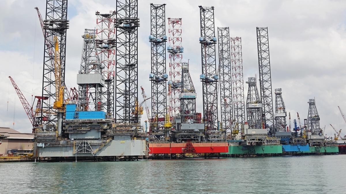 Riviera - News Content Hub - Keppel moves on rig-holding company to ...