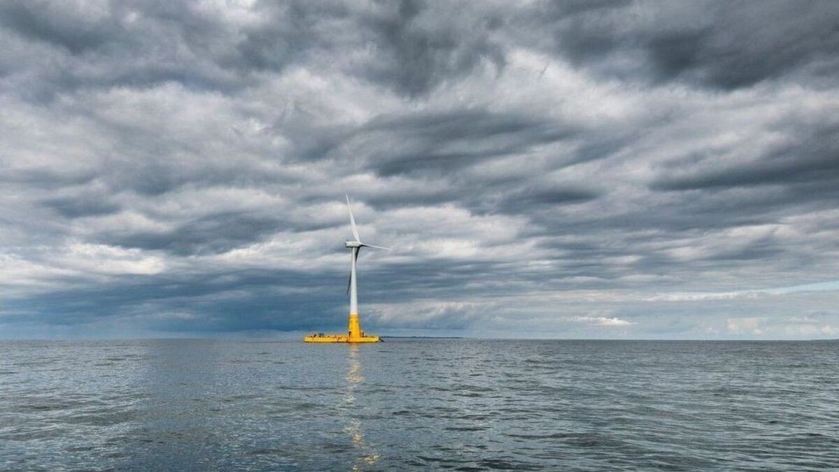 UK sets out plan for commercial-scale floating windfarms