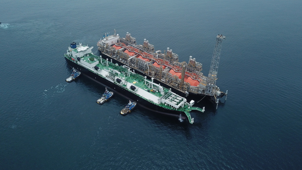 Riviera - News Content Hub - Golar delays Tortue FLNG sail away; eyes ...