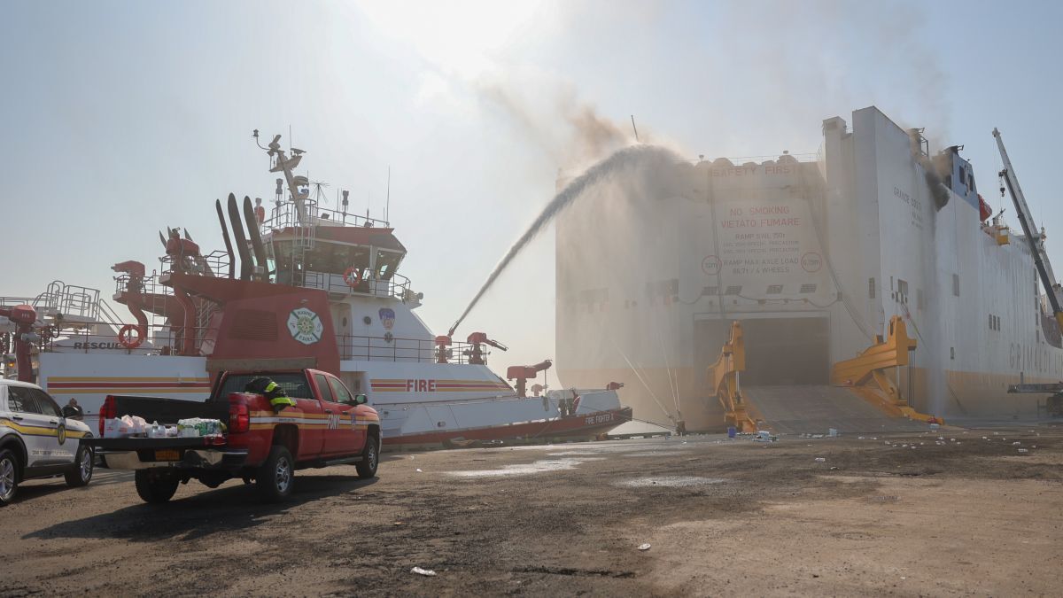 Unified command tackles fire on ship in Port Newark US.jpg