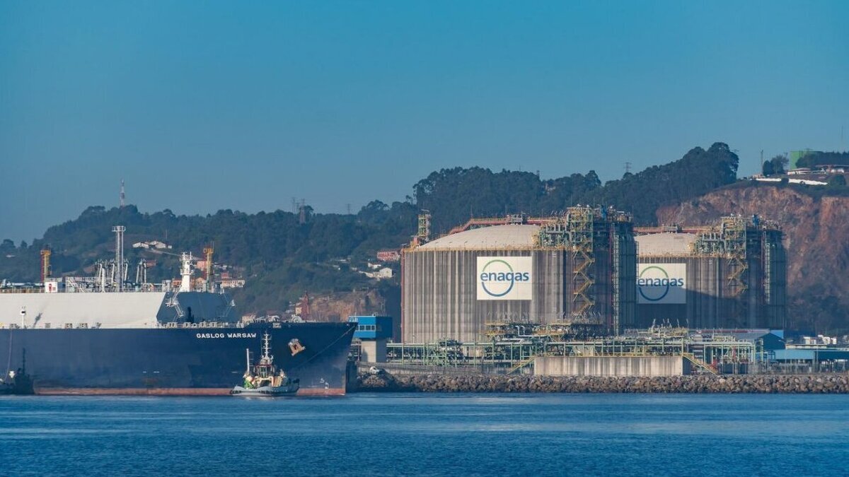 Riviera - News Content Hub - El Musel LNG terminal receives its first ...