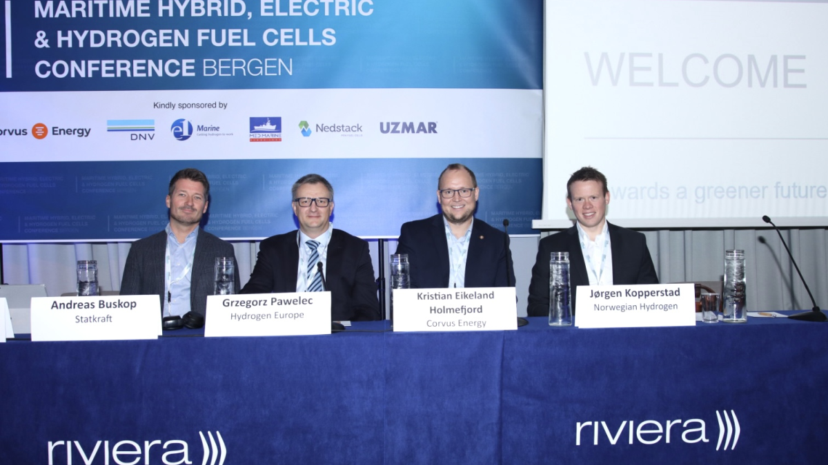 The panel of experts from session 1 of the Maritime Hybrid, Electric &amp; Hydrogen Fuell Cells Conference (source: Riviera Maritime Media)
