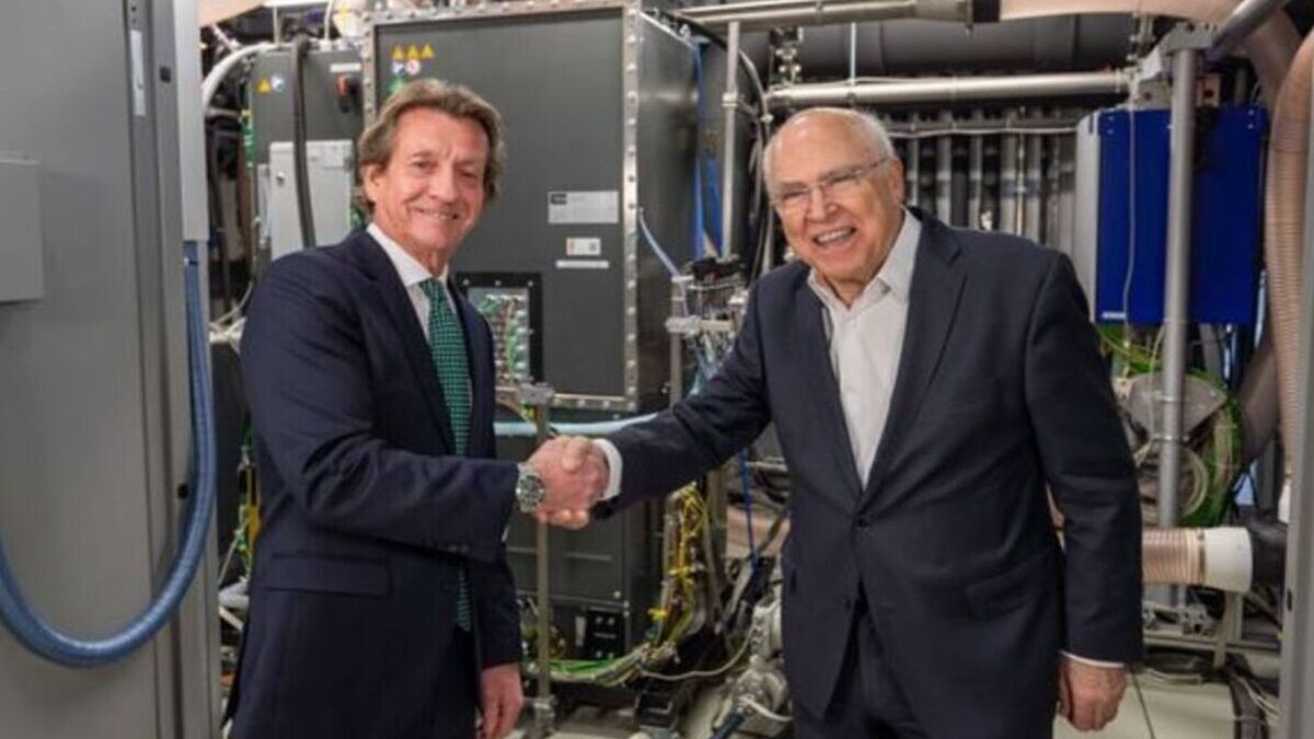 (R) Prof. List, CEO of AVL List GmbH and TECO Group CEO Tore Enger (L) in front of the FCM400 on the testbed in Graz, Austria 
