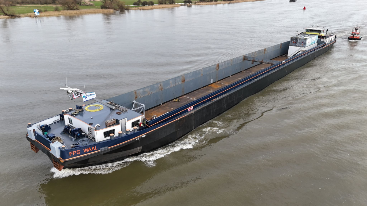 FPS Waal H2 Barge 2 source FPSwebz324.png FPS Waal H2 Barge 2 source FPSwebz324.png