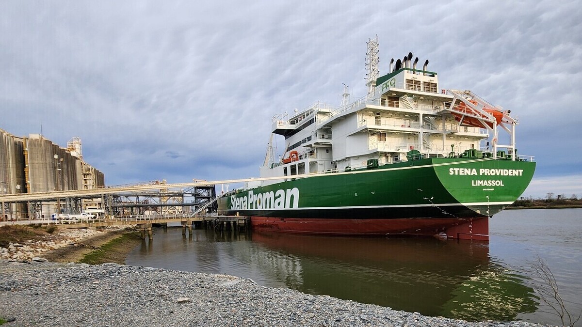 Stena tanker takes first methanol bunker in US