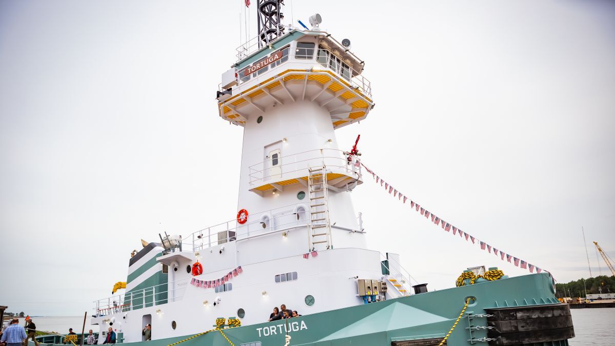 Newbuild ocean tug bolsters growing LNG bunker fleet 
