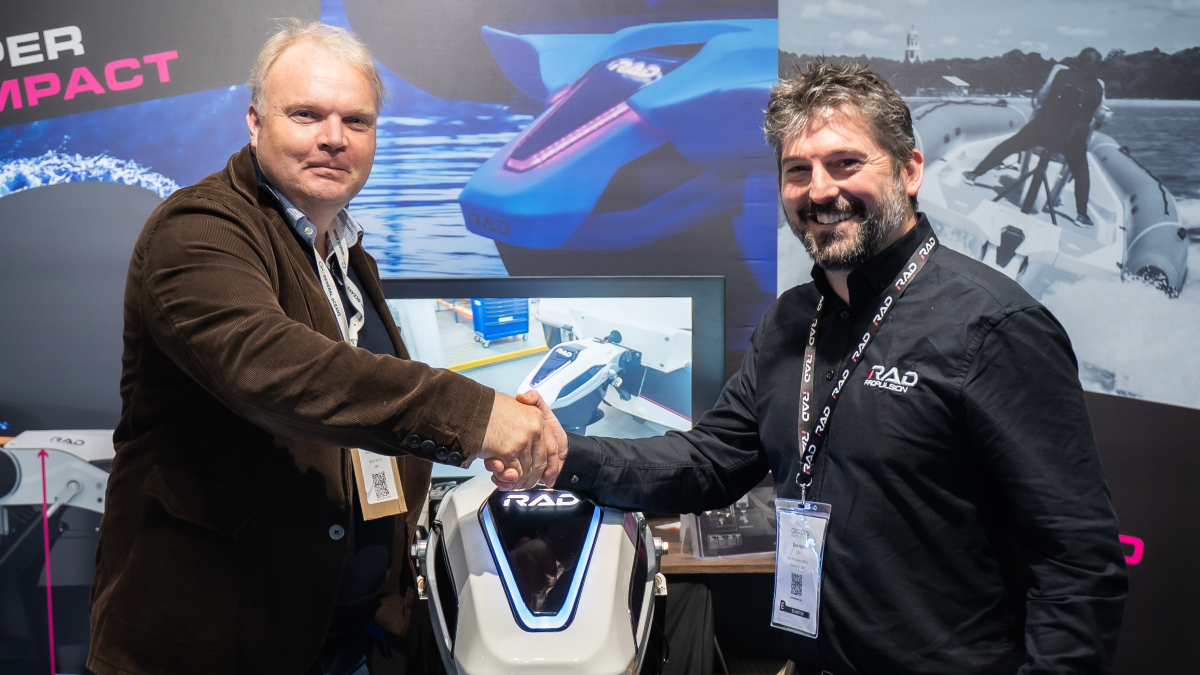 Matthew Ratsey (Zero USV) and Dan Hook (RAD Propulsion) agree supply partnership for USVs (source: Zero USV)