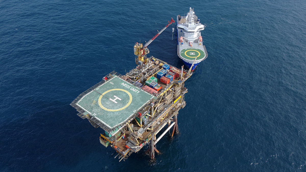 New generation offshore crane gives lift to unmanned platform