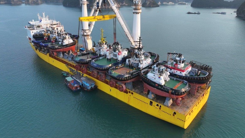 Update: heavy transport ship arrives with 10 newbuild tugs