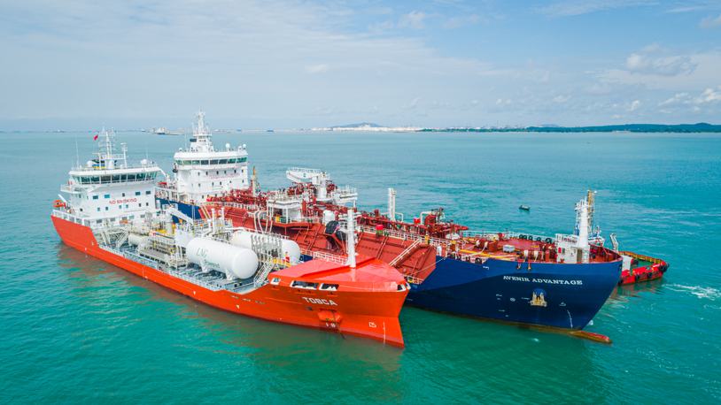 Stolt-Nielsen share offer targets full control of Avenir LNG