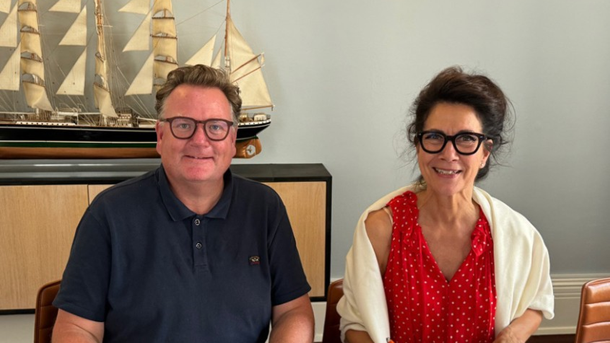 Tuco_ceo_Jonas_Pedersen_left_signs_agreement_with_Lysgaard_chief_executive_Carina_Breiting
