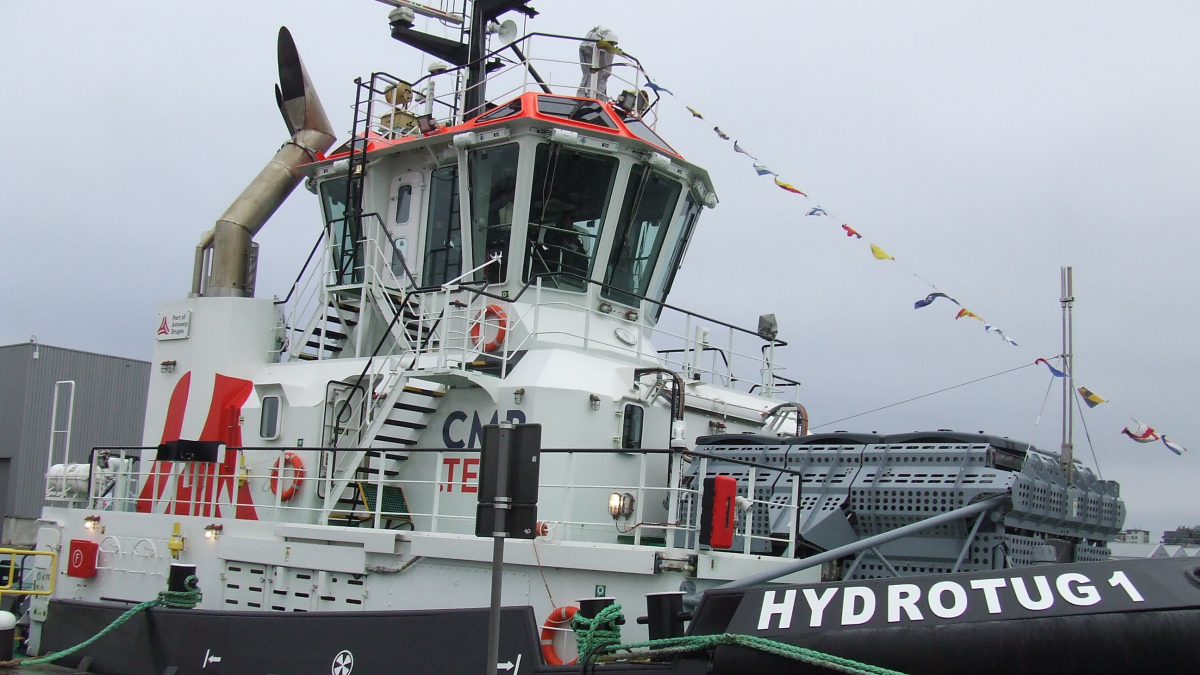 Hydrotug_1_moored_in_Antwerp_ready_to_run_on_compressed_hydrogenwebzhgf.png
