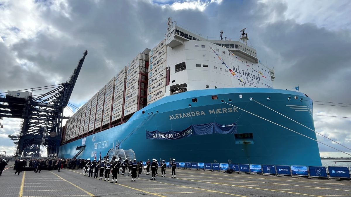 Riviera - News Content Hub - Maersk CEO Vincent Clerc calls on the IMO ...