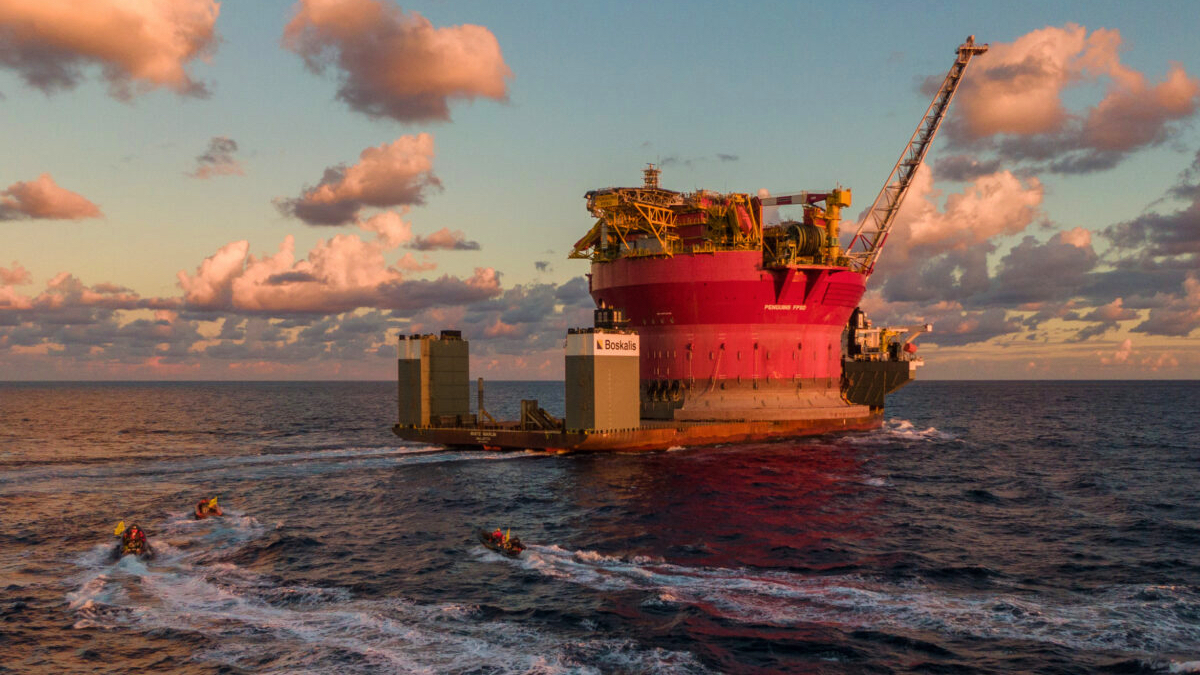 Greenpeace activists approaching White Marlin in the North Sea in 2023 (source: Greenpeace)