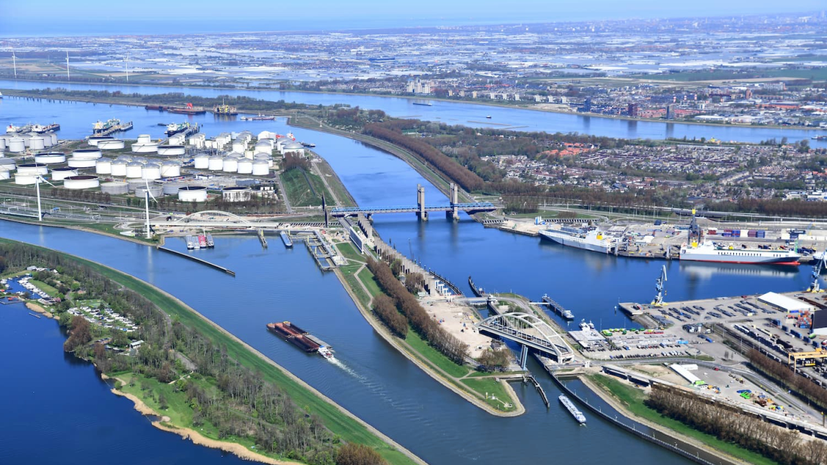 Port_of_Rotterdam_source_Port_of_Rotterdam_Danny_Cornelissenwebzhgf.png