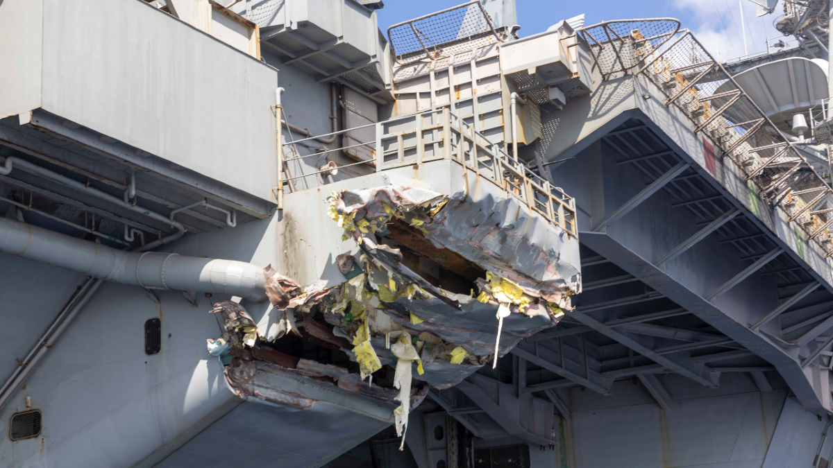 US_Navy_photo_showing_damage_to_the_USS_Harry_Truman.png