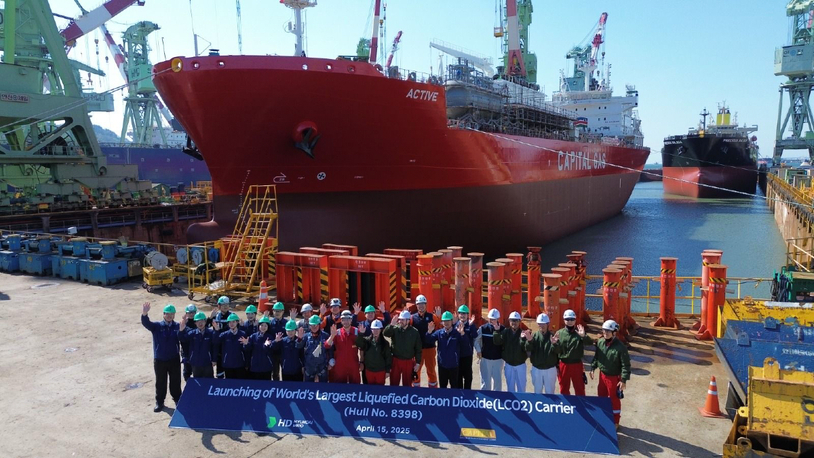 Marinakis' CCEC maps out LCO2 carrier deployment, seals long-term LNG carrier charters 