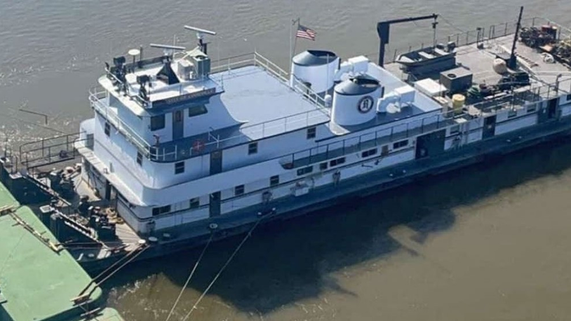 Accident report: towboat grounds in Illinois causing US$2M damage