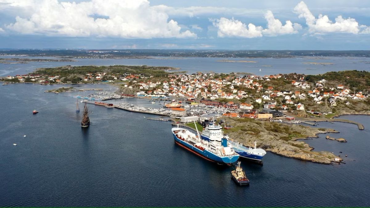 Sweden signals defence of tanker trade routes