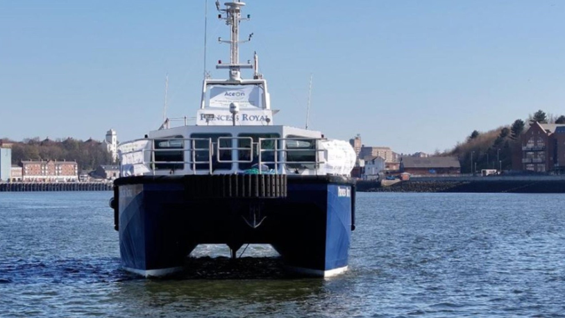 Hybrid hydrogen/battery-powered vessel successfully tested in UK