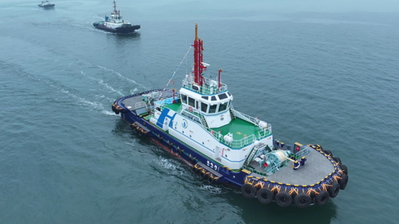 China's First Hydrogen-Electric Tugboat Sets Sail in Qingdao Port