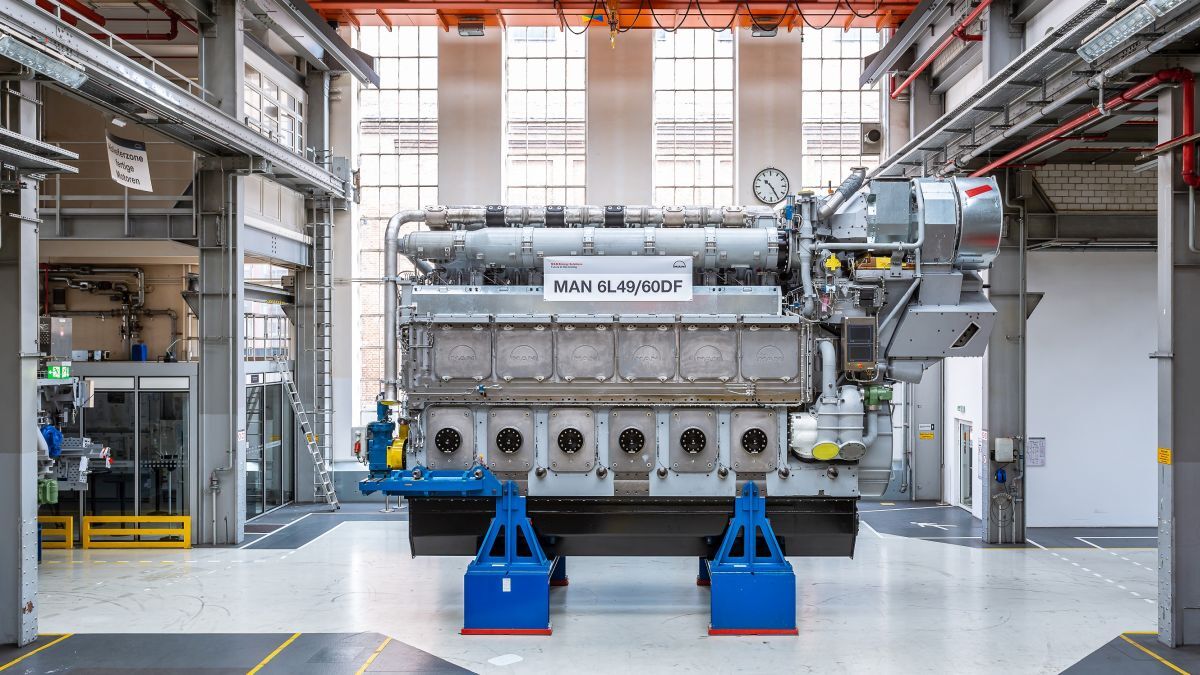 Two-stroke engine sector: follow the leader