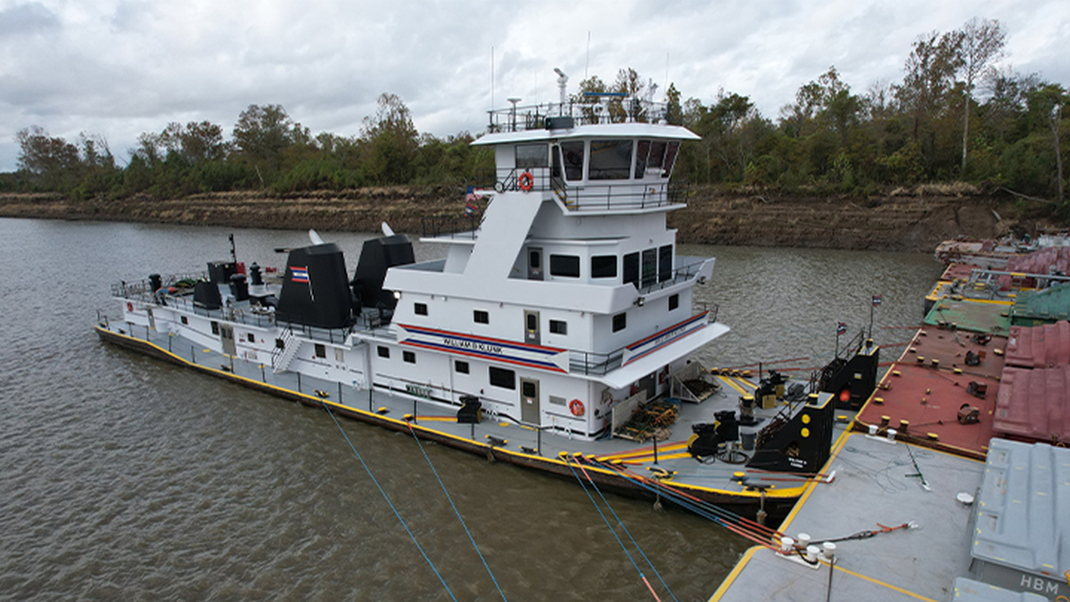 Towing Vessel William B Klunk while towing barges on Mississippi NTSB