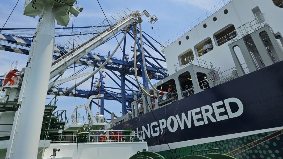 Alternative fuel bunkering SIMOPS: the issues and how to bypass them