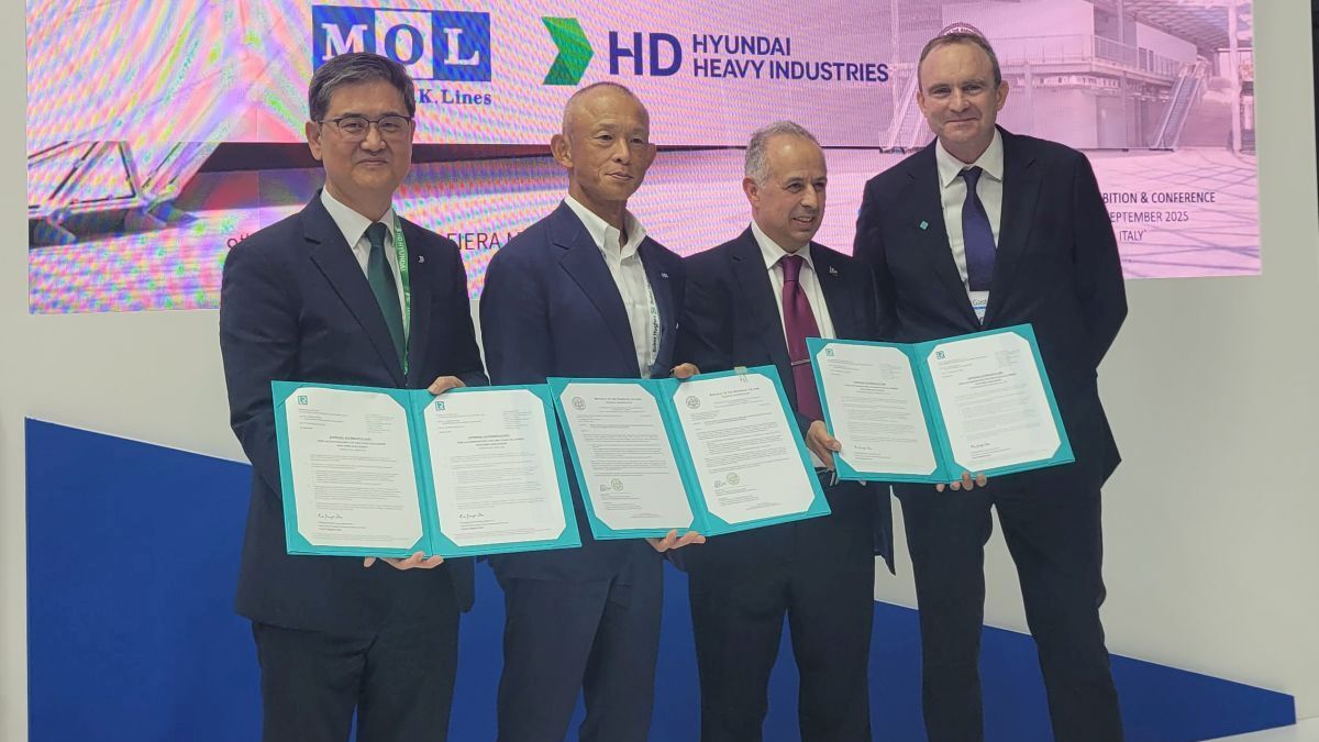 LR approves HHI forward accommodation LNG carrier
