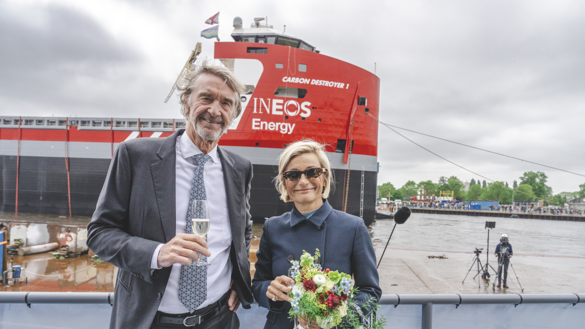 Sir Jim and Lady Radcliffe with Carbon Destroyer 1 (INEOS Wagenborg)webzhgdf