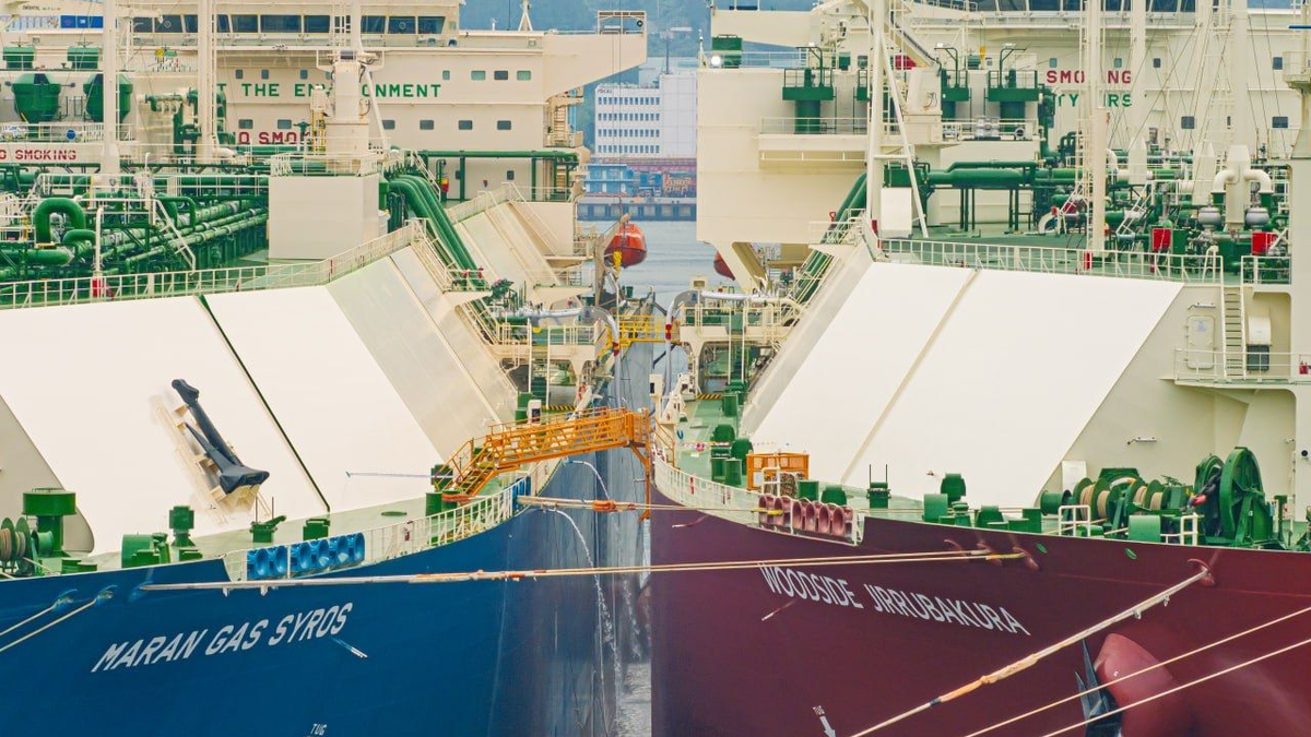 Hanwha Ocean claims world-first in ship-to-ship LNG transfer