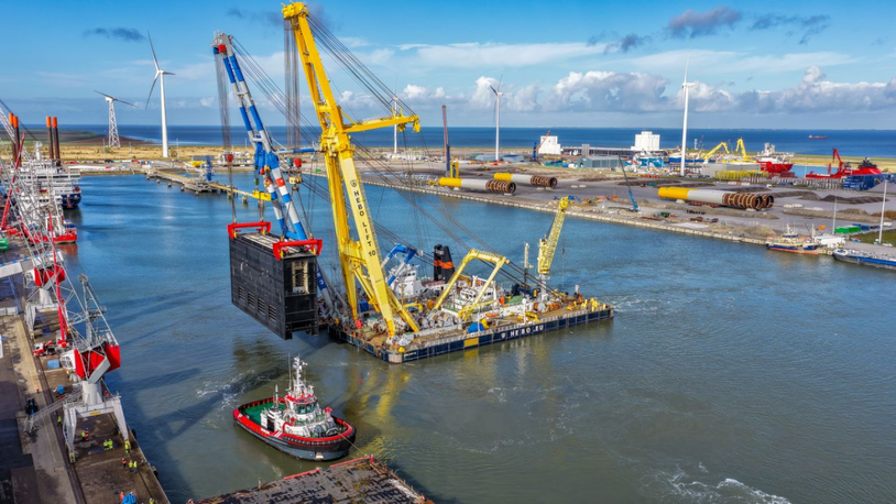 Tugs, barges support lock gate transport