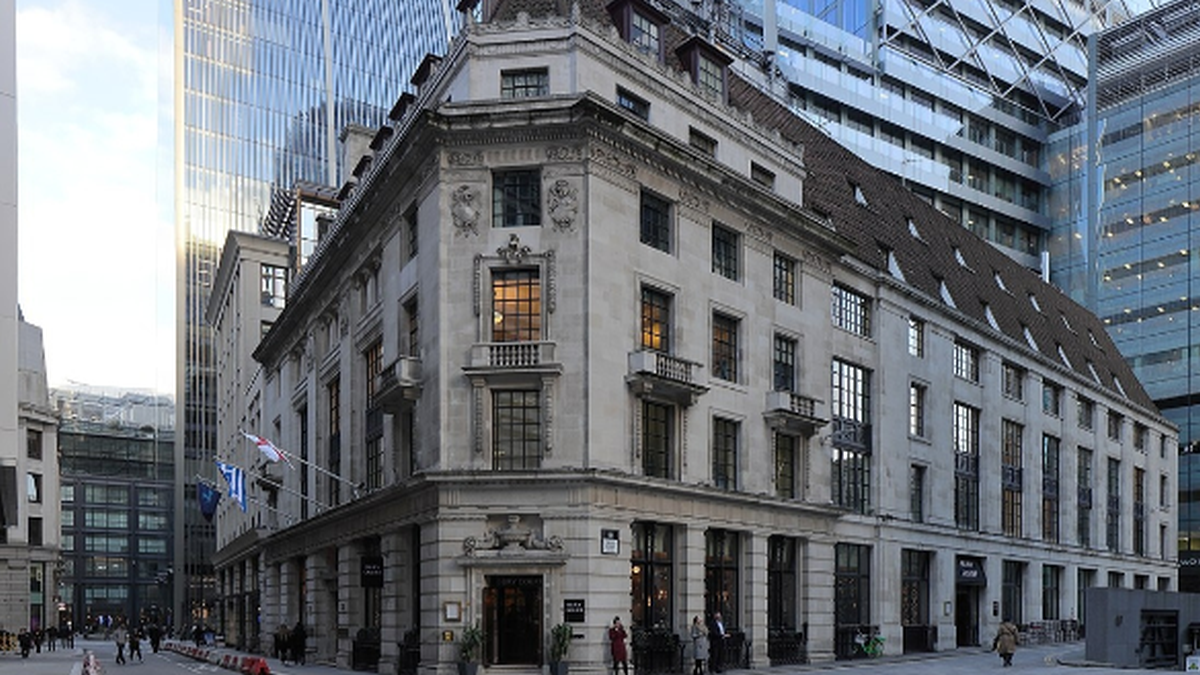 Tanker routes: short-range transparency, long-range risks