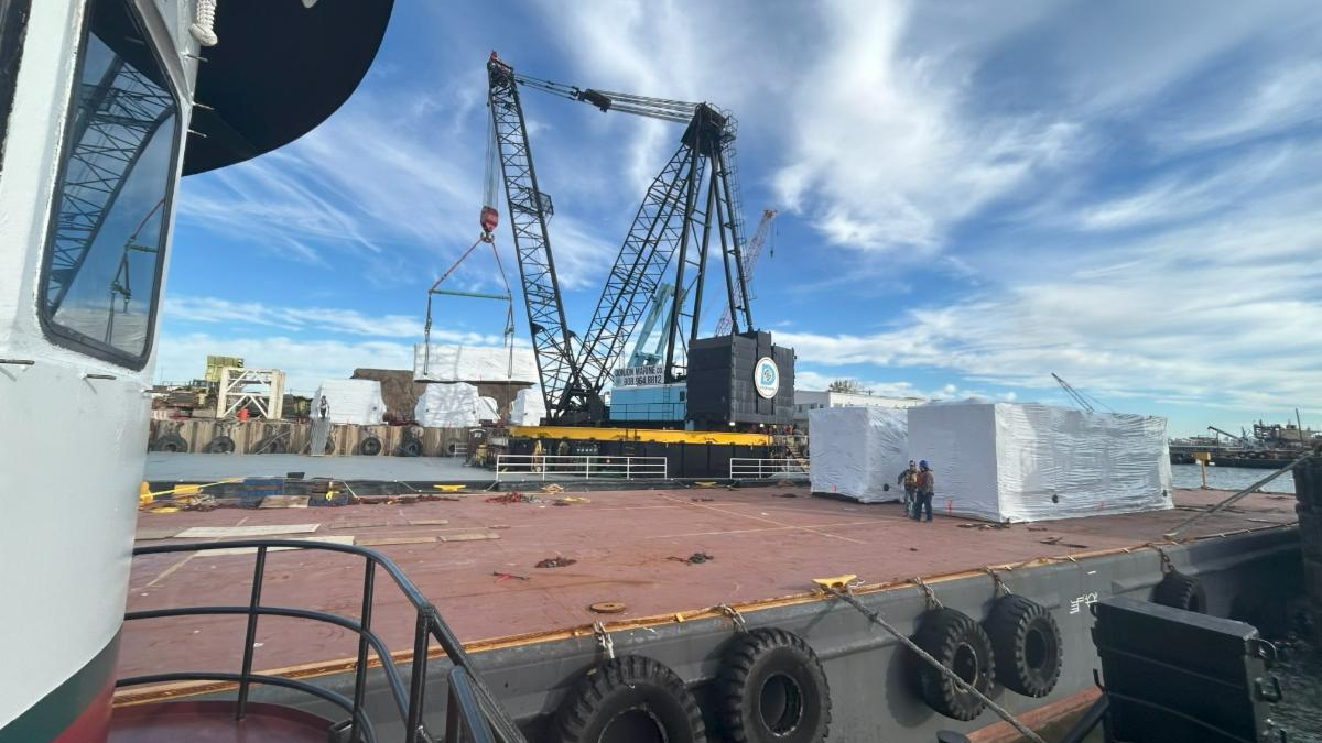 Stevens Towage first voyage from Bayonne NJ to Houston TX loading onto barge (source: Stevens Towing)