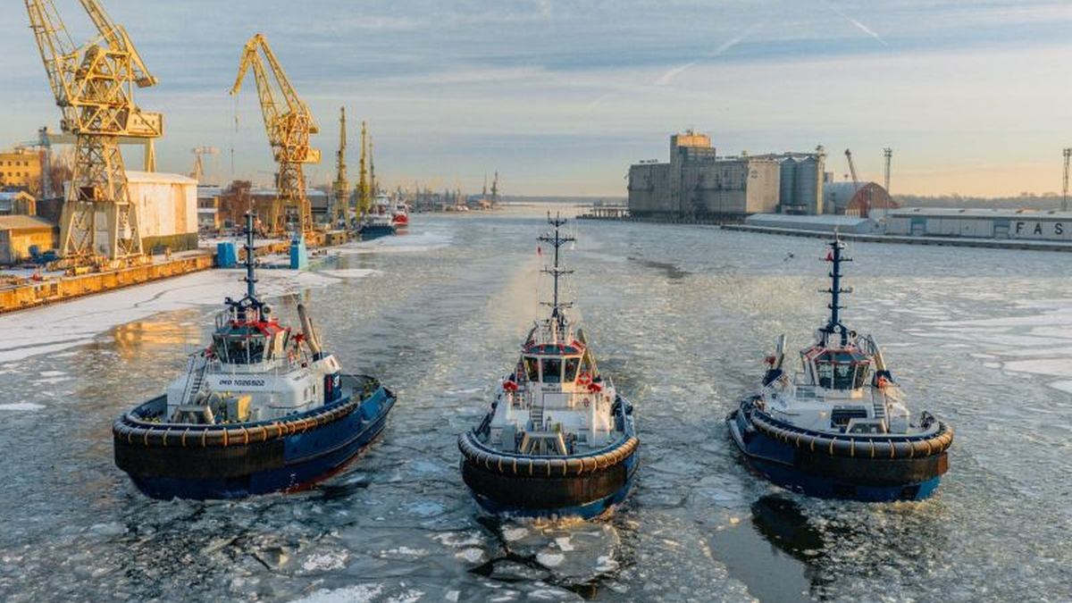 Three Fairplay ASD tugs named in port in Poland