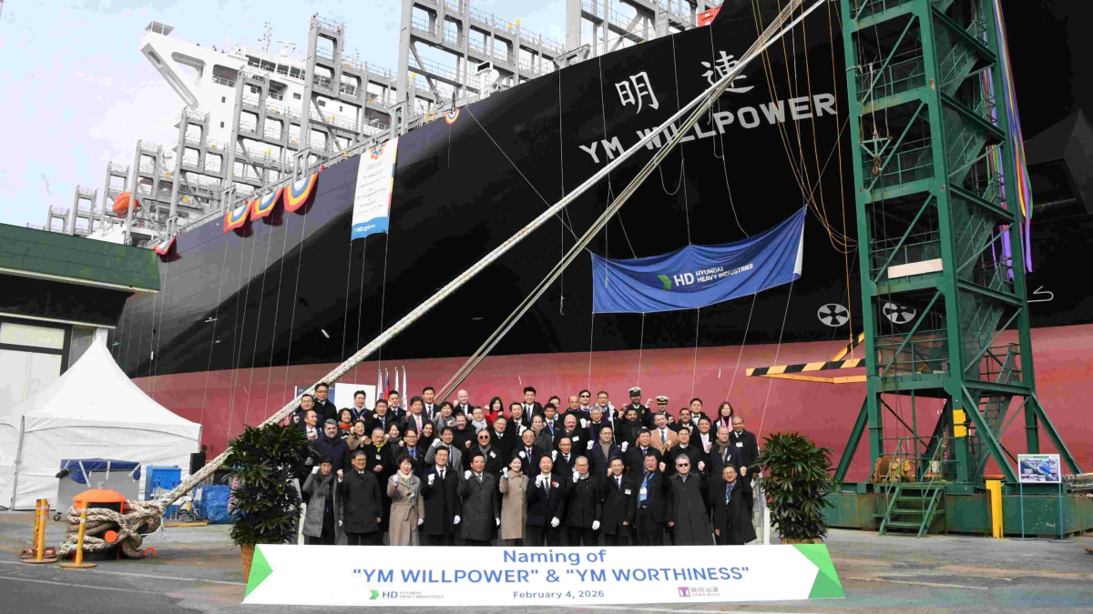 Yang Ming takes delivery of first LNG dual-fuel box ships
