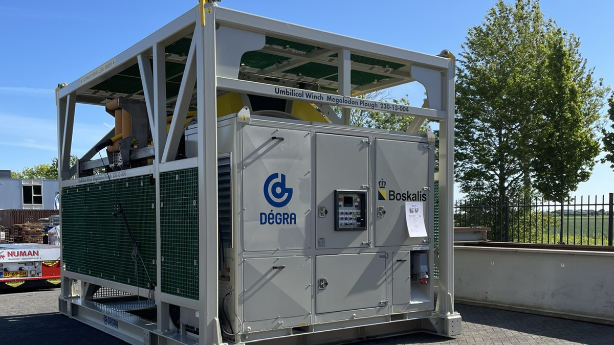 Radial piston motor takes up the strain in innovative cable trenching solution