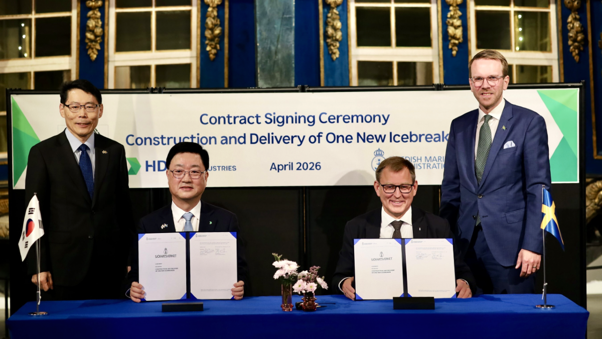 web (From the left) Lee Hyung jong Ambassador of the Republic of Korea to the Kingdom of Sweden Joo Won ho President and CEO of HD HHI Erik Eklu